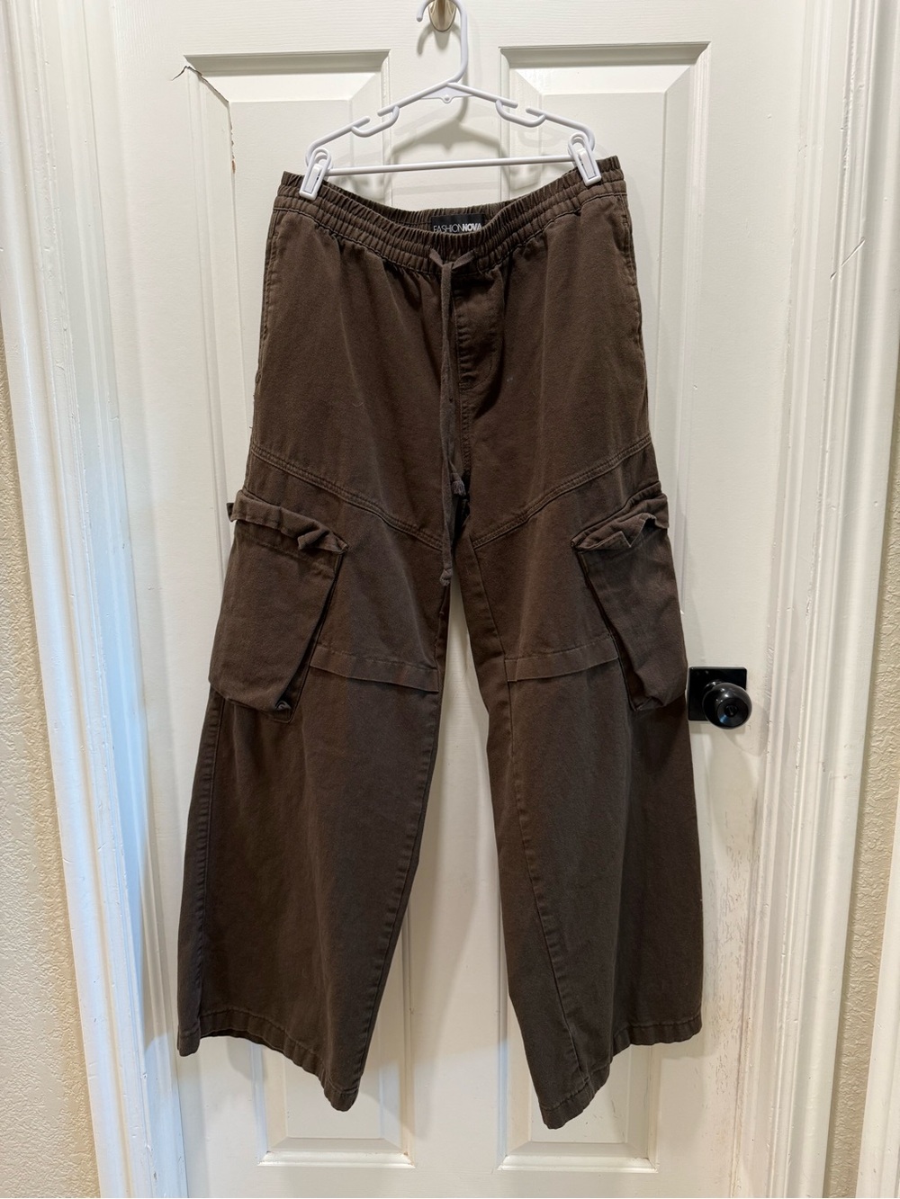 Fashion Nova Women's Straight Leg Cargo Pants in Dark Brown
